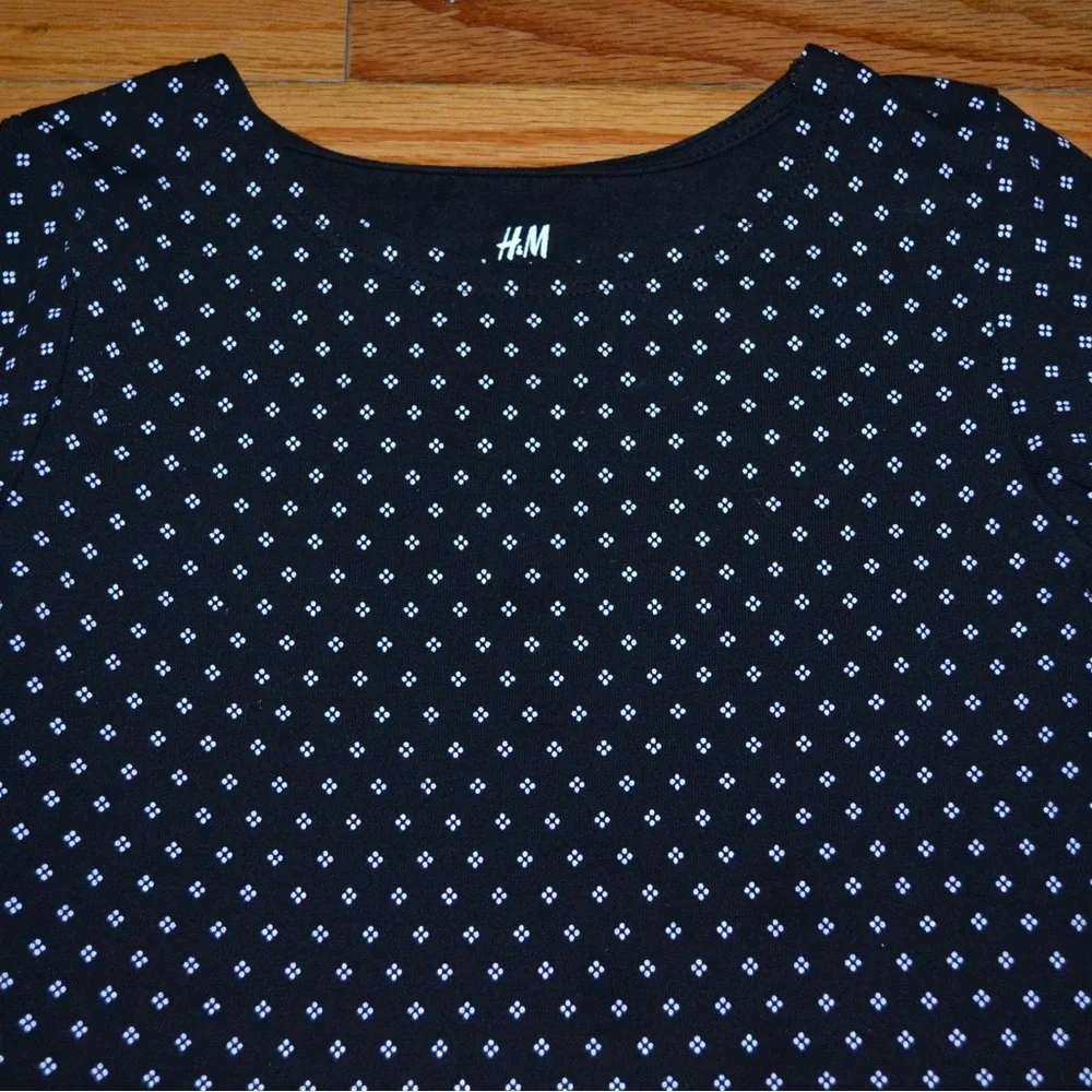 Youth girls H&M dress, size 4-6Y (H&M size fits like a 6) - Picture 3 of 8